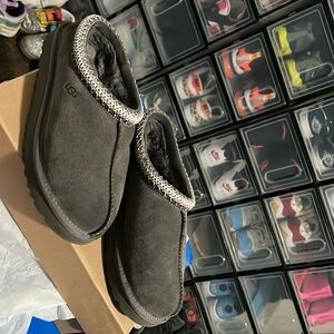 Size 8 grey Tasman Uggs